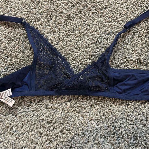 Victoria Secret Navy Blue Lace Trim push-up Bra, 36B - Picture 5 of 7